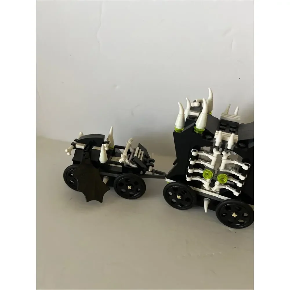 LEGO MONSTER FIGHTERS 9467 GHOST Train. 2 Mini Figs.